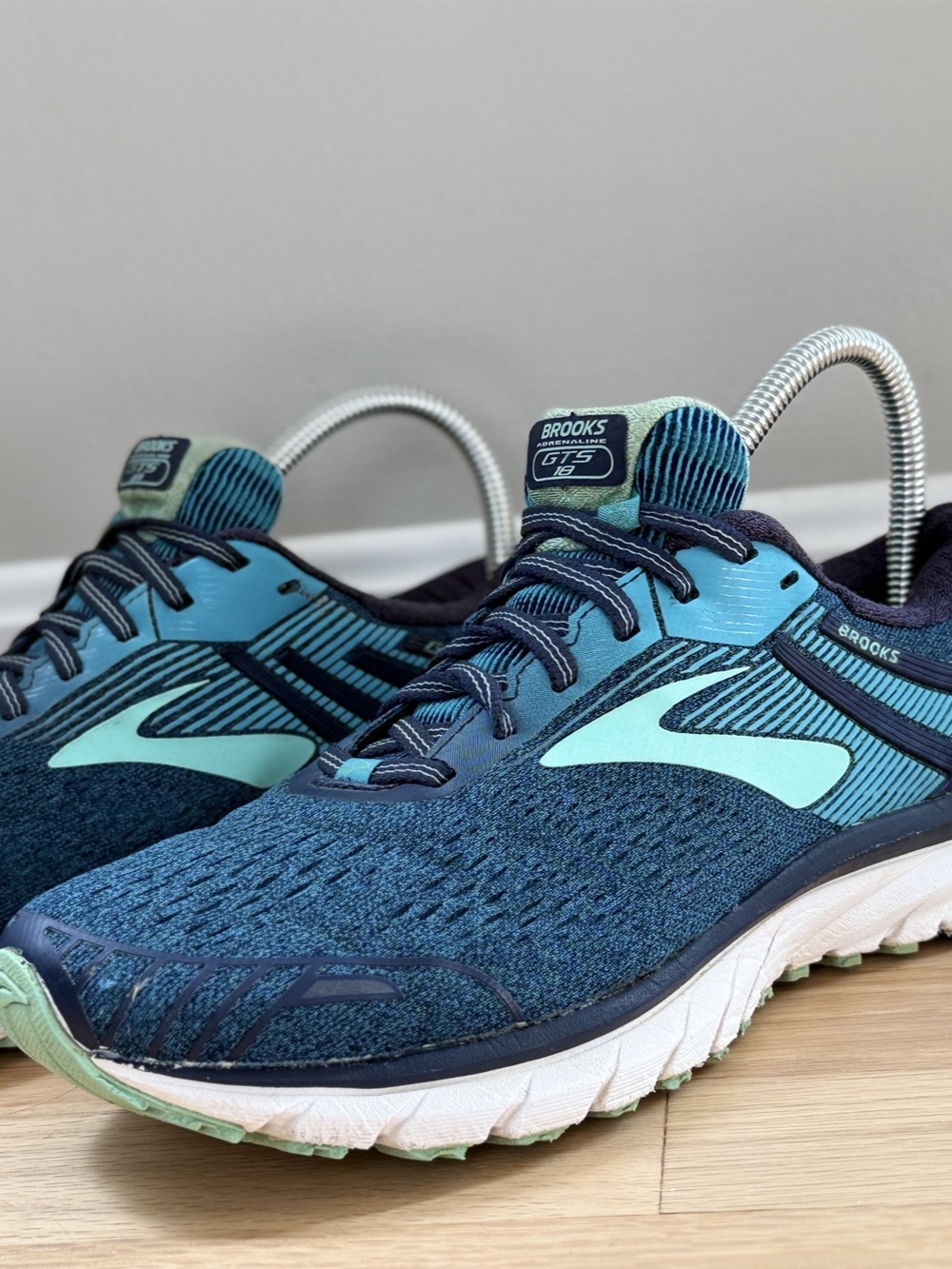 Brooks Adrenaline GTS 18 Women’s Running Shoes | Navy Teal Mint | Size 8.5 B